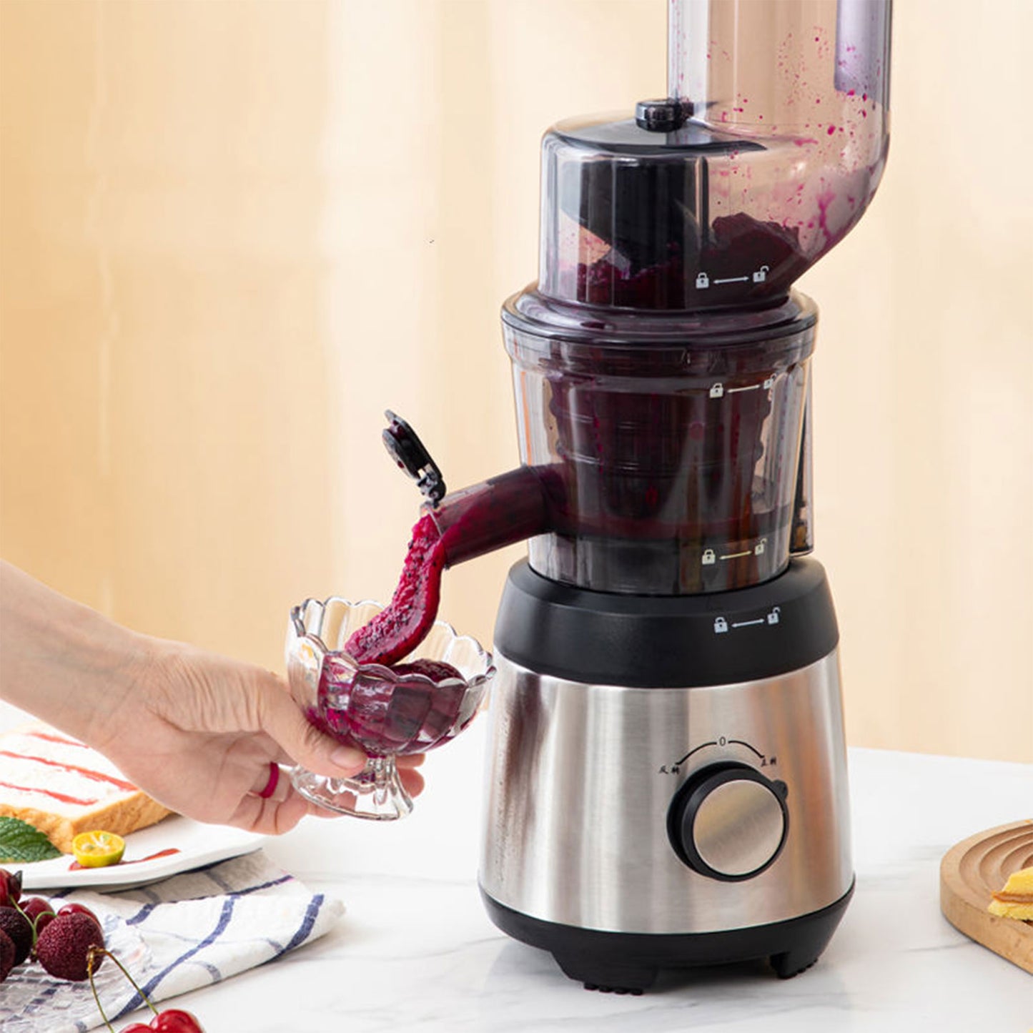 🍊 عصارة قوية… تعطيك عصير طازج بدون مجهود